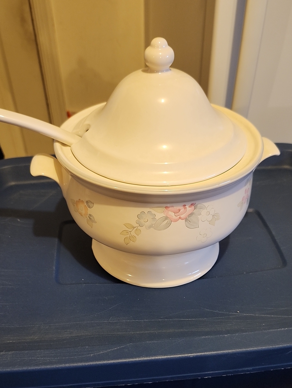 Pfaltzgraff Wyndham Covered Soup Tureen with Ladle